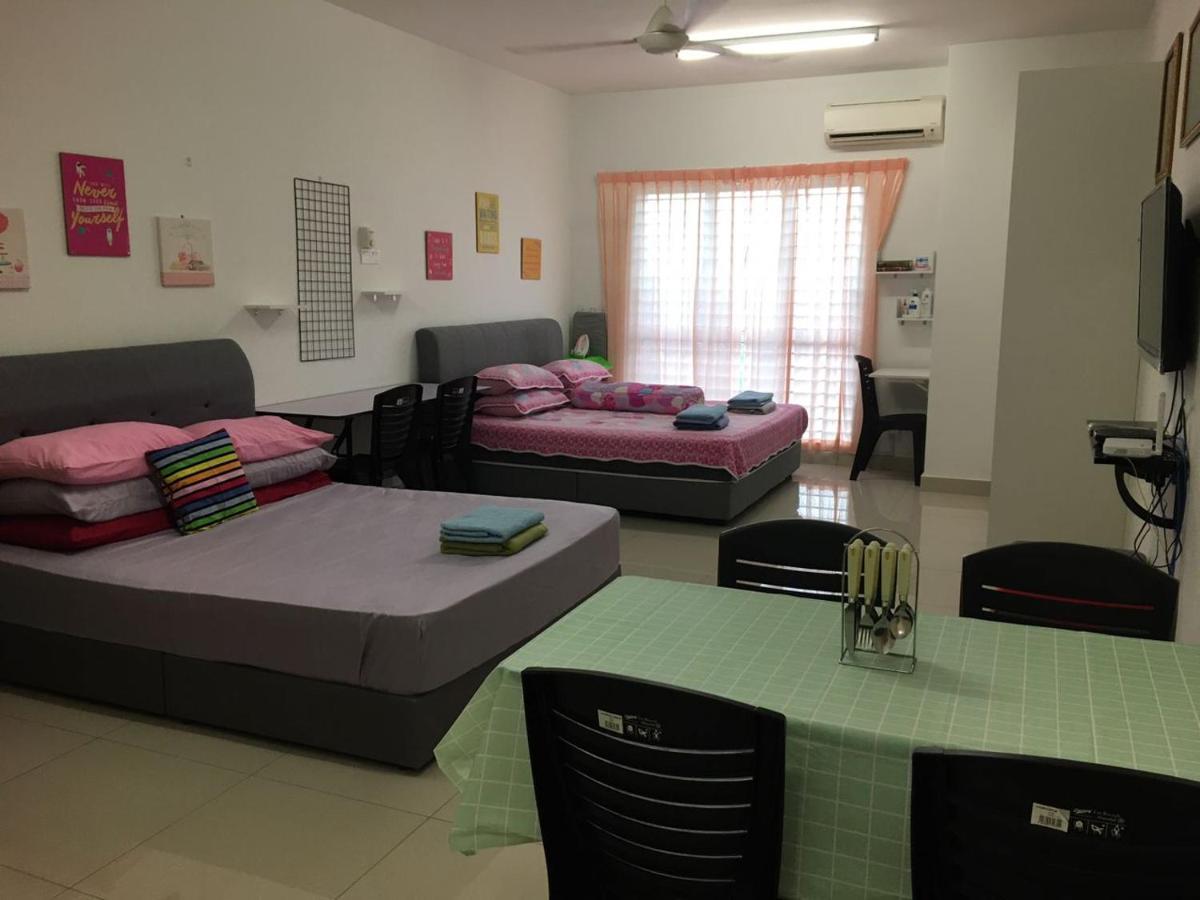 Azin Ramli Studio Seri Kembangan Luaran gambar
