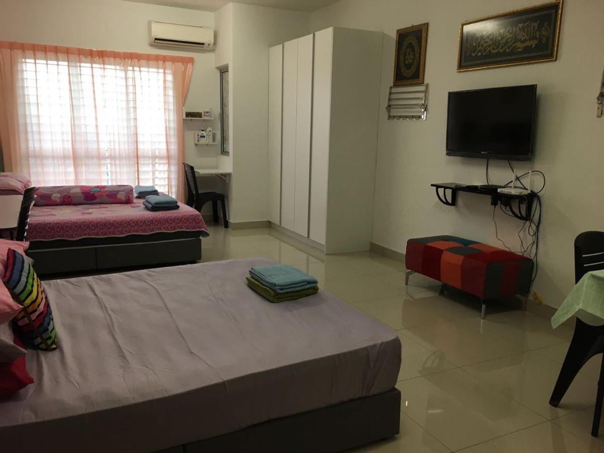 Azin Ramli Studio Seri Kembangan Luaran gambar