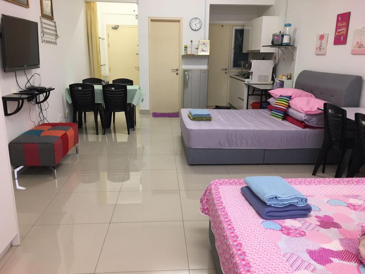 Azin Ramli Studio Seri Kembangan Luaran gambar